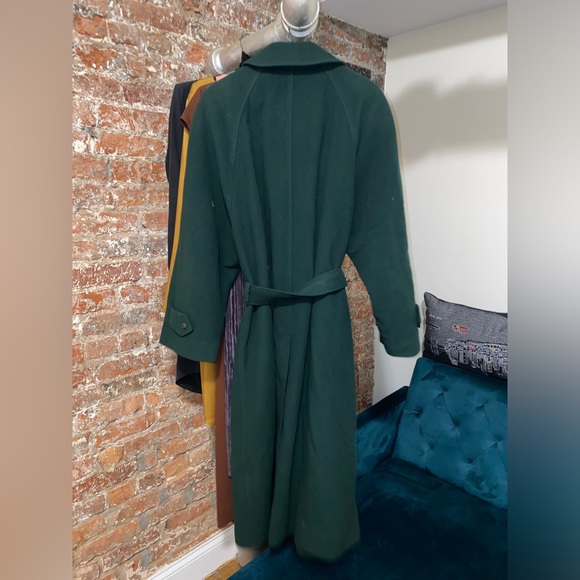 Burberry’s vintage wool coat - Picture 2 of 5